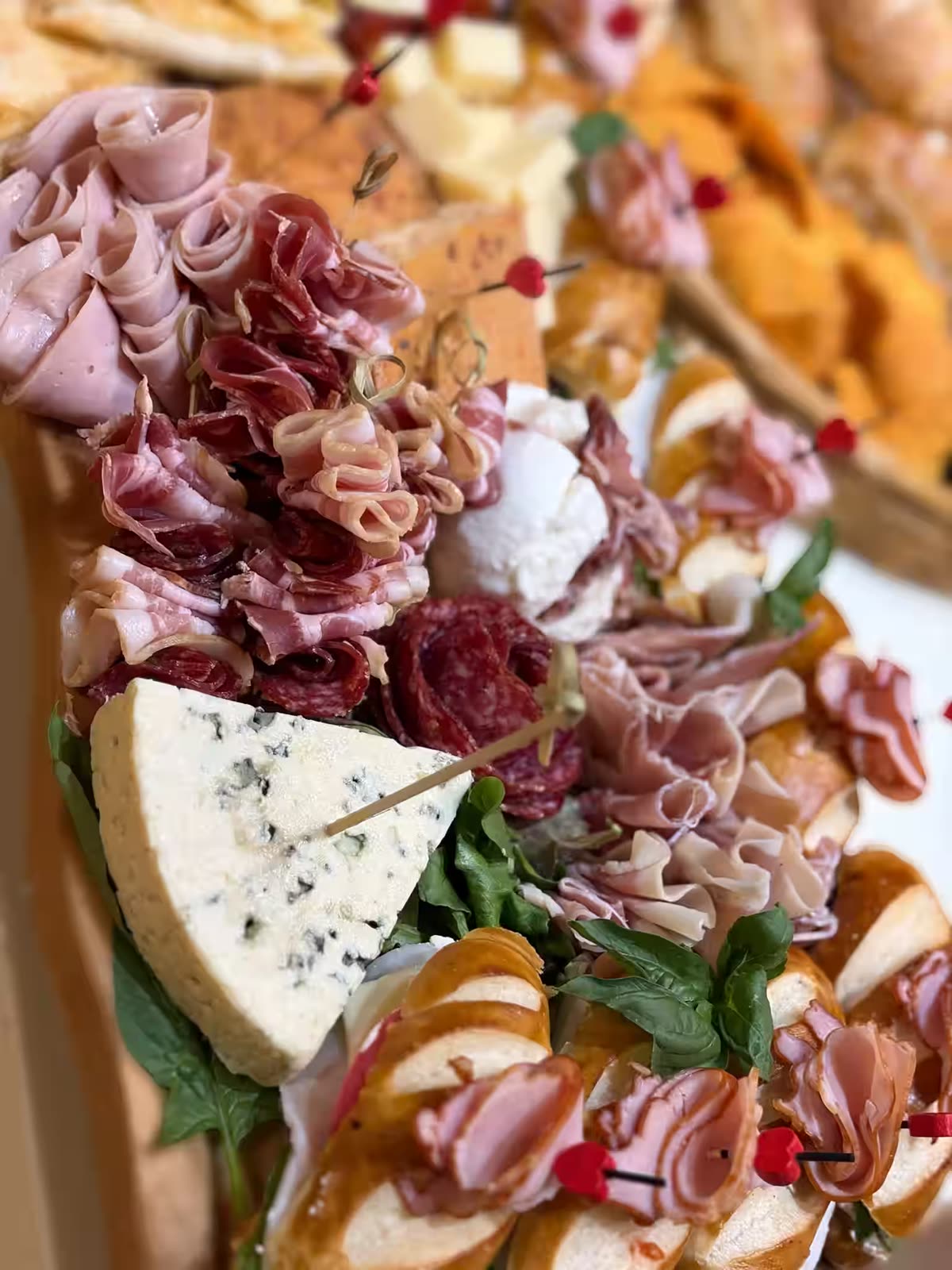 Ruže od suhomesnatog i gorgonzola